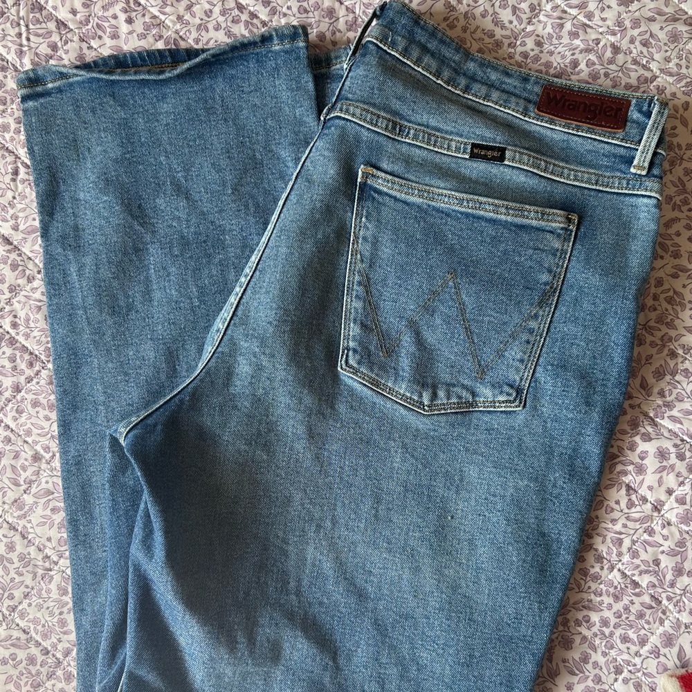 Wrangler Women’s High-Rise True Straight Denim Jeans